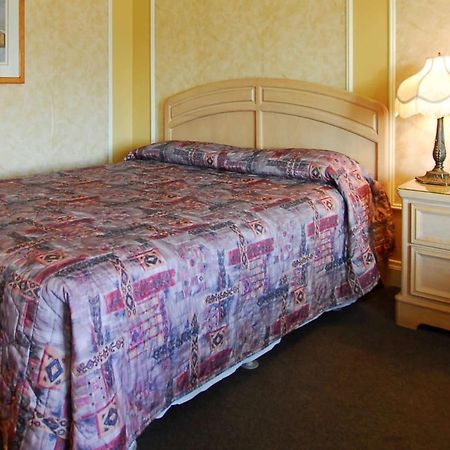 Hotel Travelodge By Wyndham Victoriaville Esterno foto