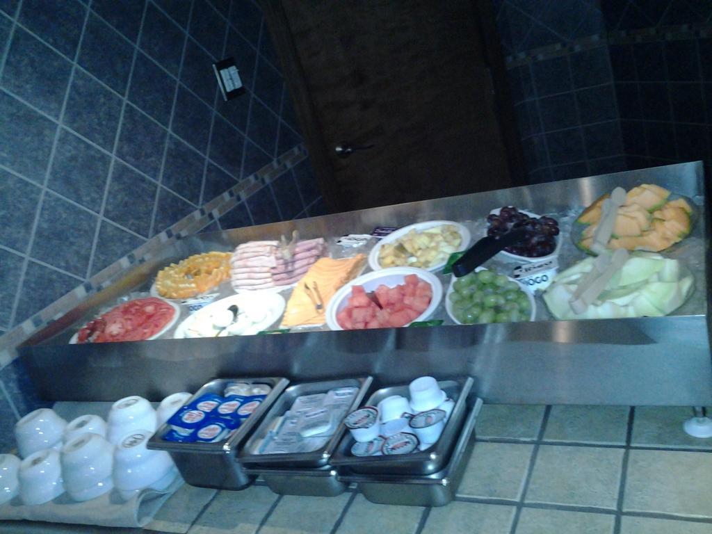 Hotel Travelodge By Wyndham Victoriaville Esterno foto