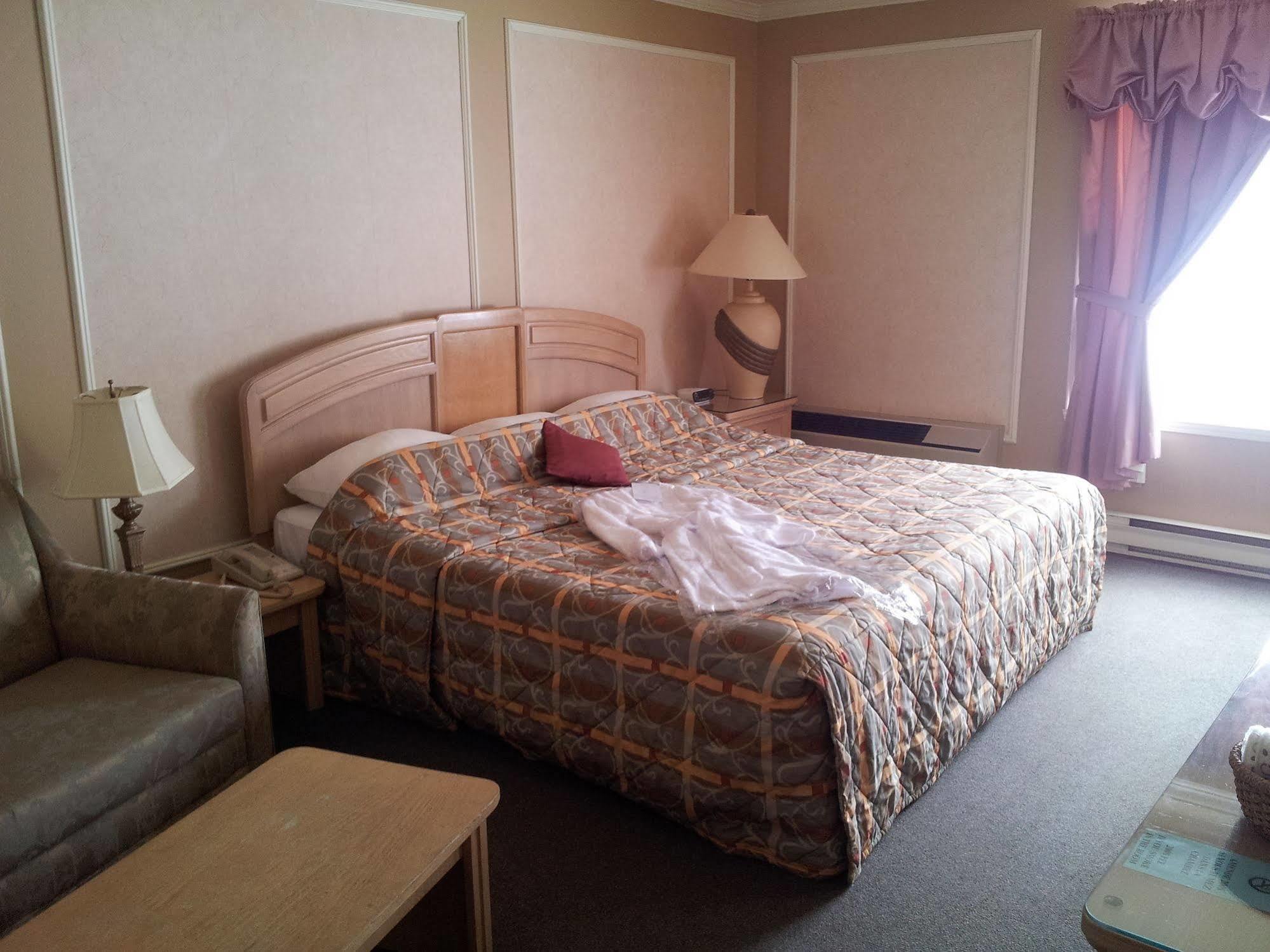 Hotel Travelodge By Wyndham Victoriaville Esterno foto